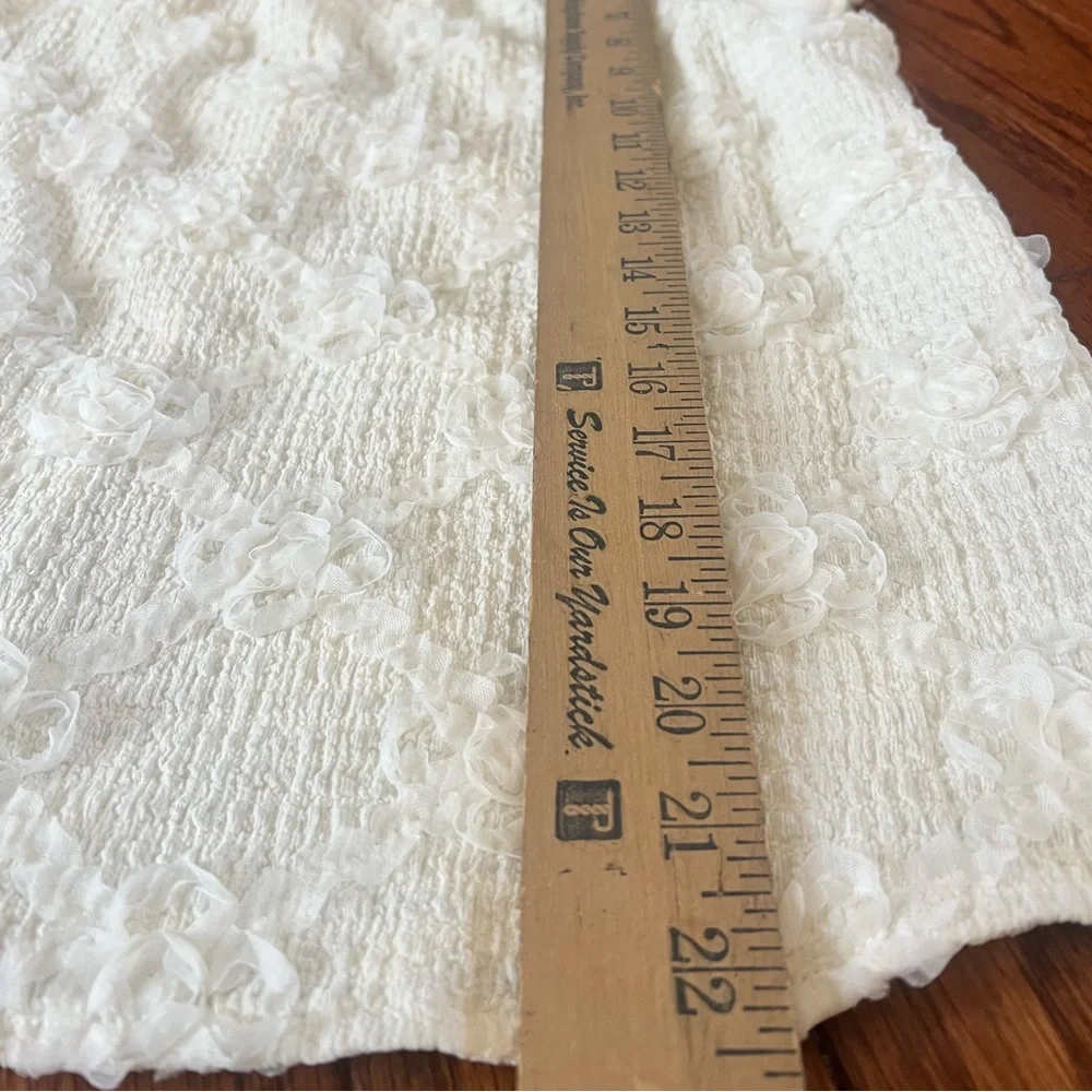 Voy Women’s Cream Floral Textured Ruffle Sleeve Top Sz S - Picture 9 of 9